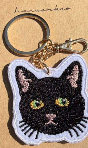 黒猫の刺繡キーチャーム