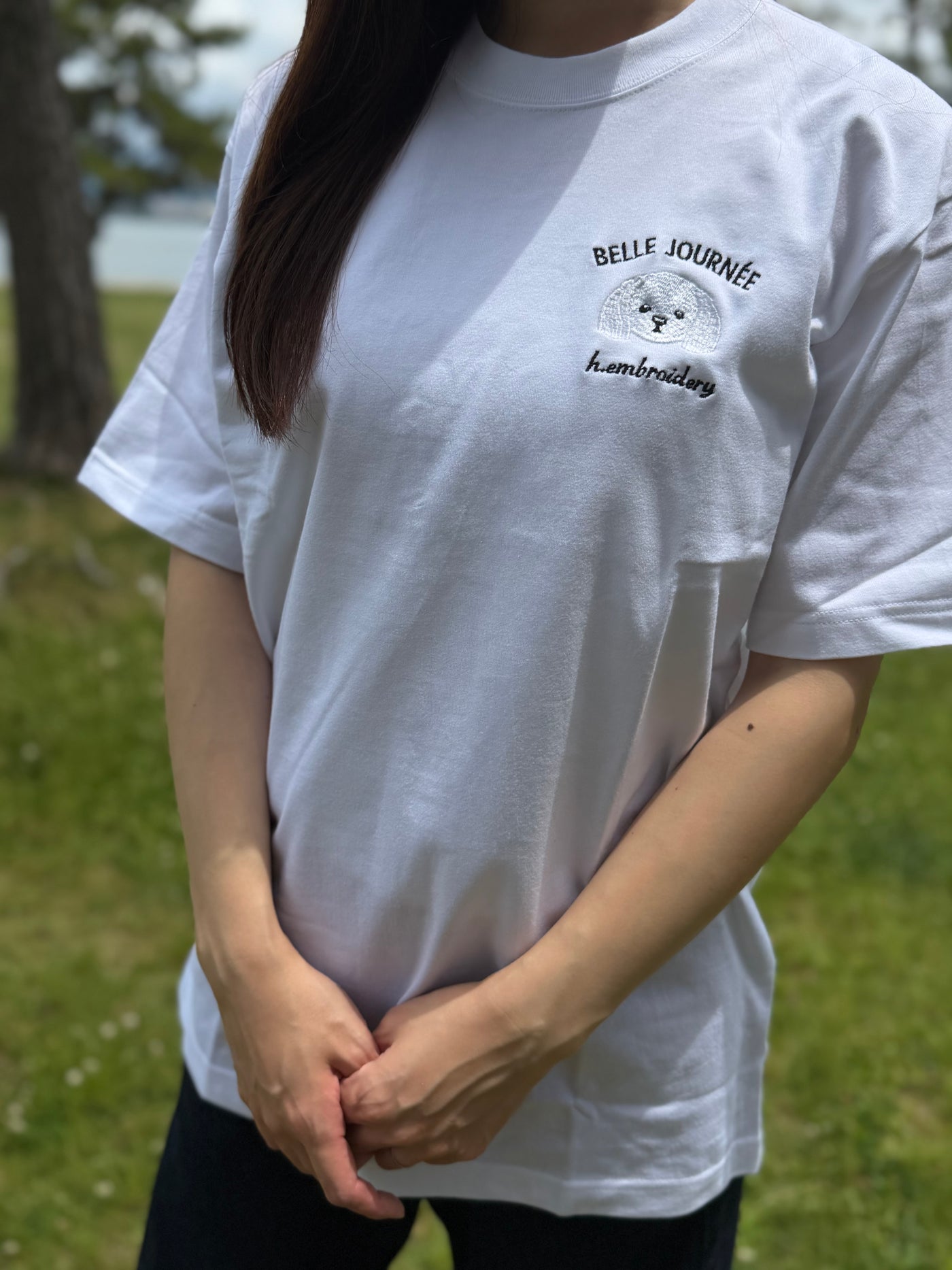 マルチーズの刺繡Tシャツ