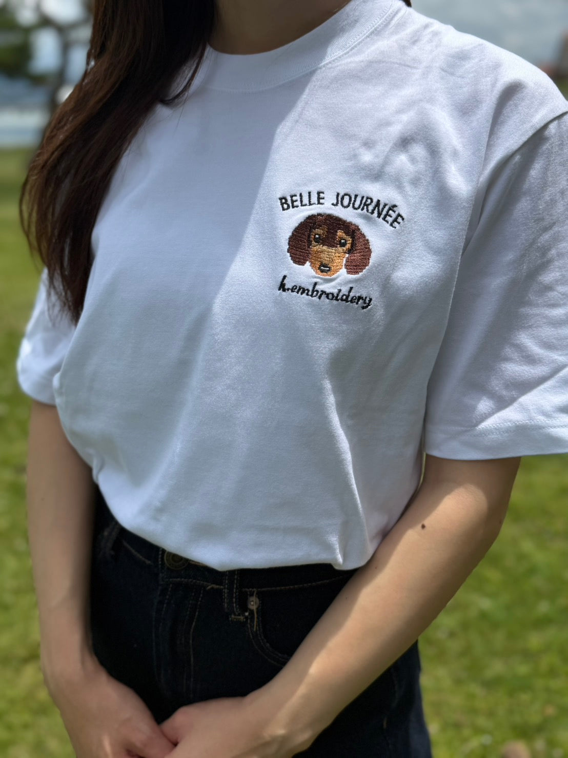 ダックスフンドの刺繡Tシャツ