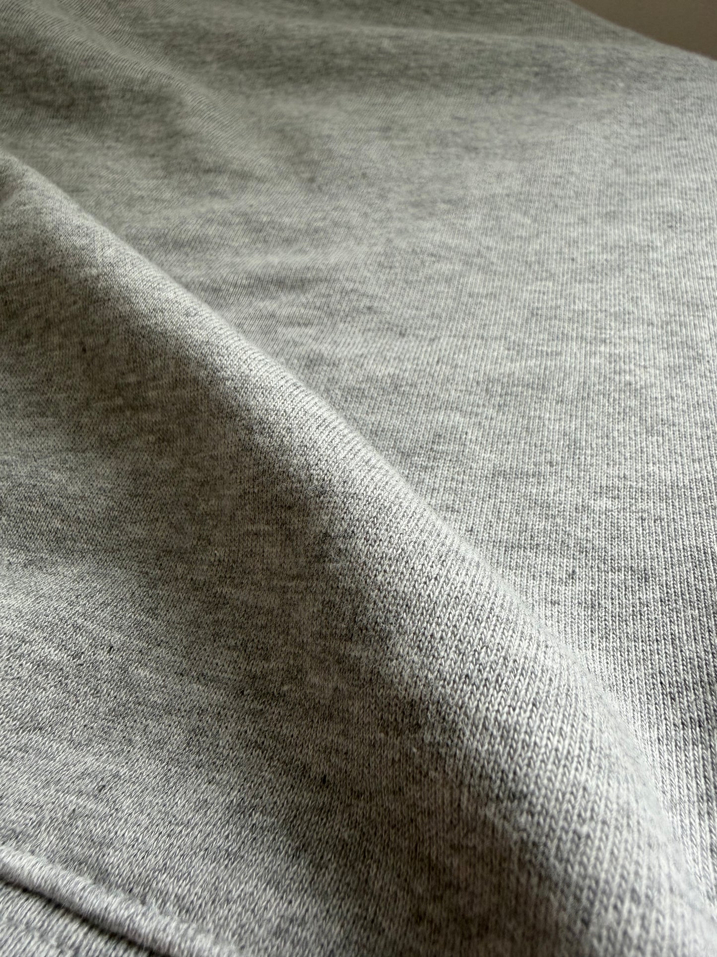 春の木漏れ日を追いかけて(馬の刺繡スウェット)