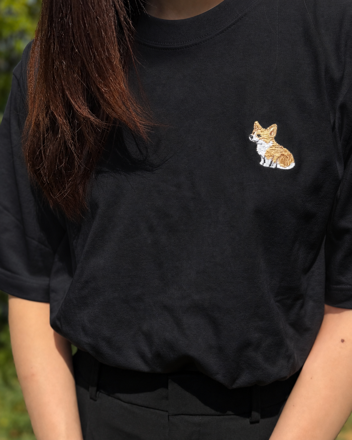 コーギー《おすわり》刺繡Tシャツ