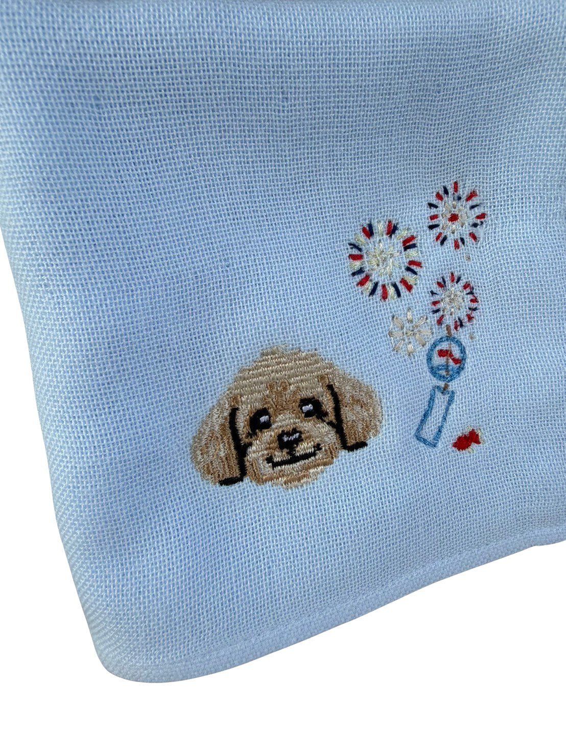 お顔と打上花火の刺繡アップ