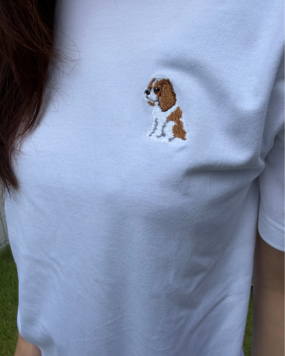 キャバリア《おすわり》刺繡Tシャツ