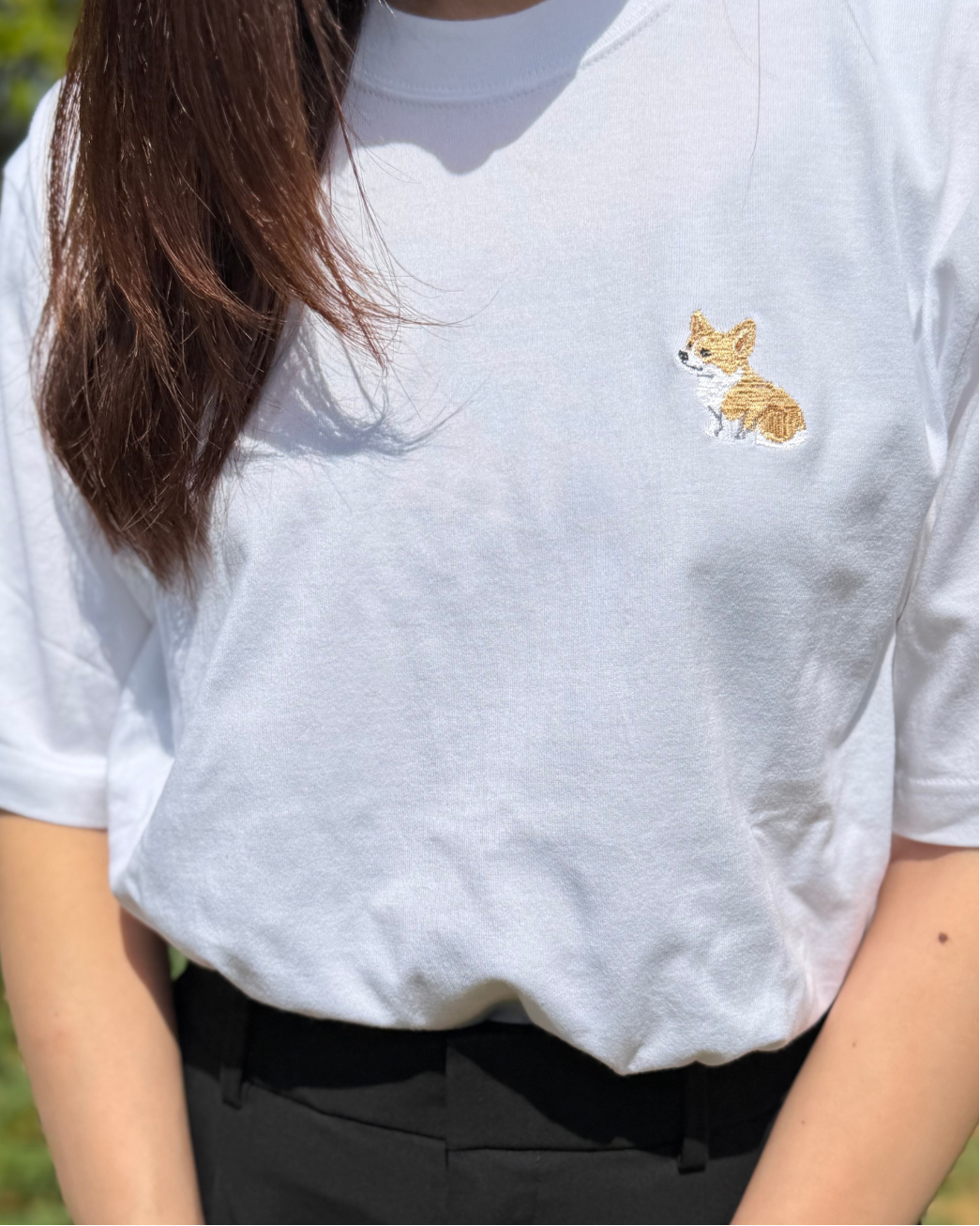 コーギー《おすわり》刺繡Tシャツ