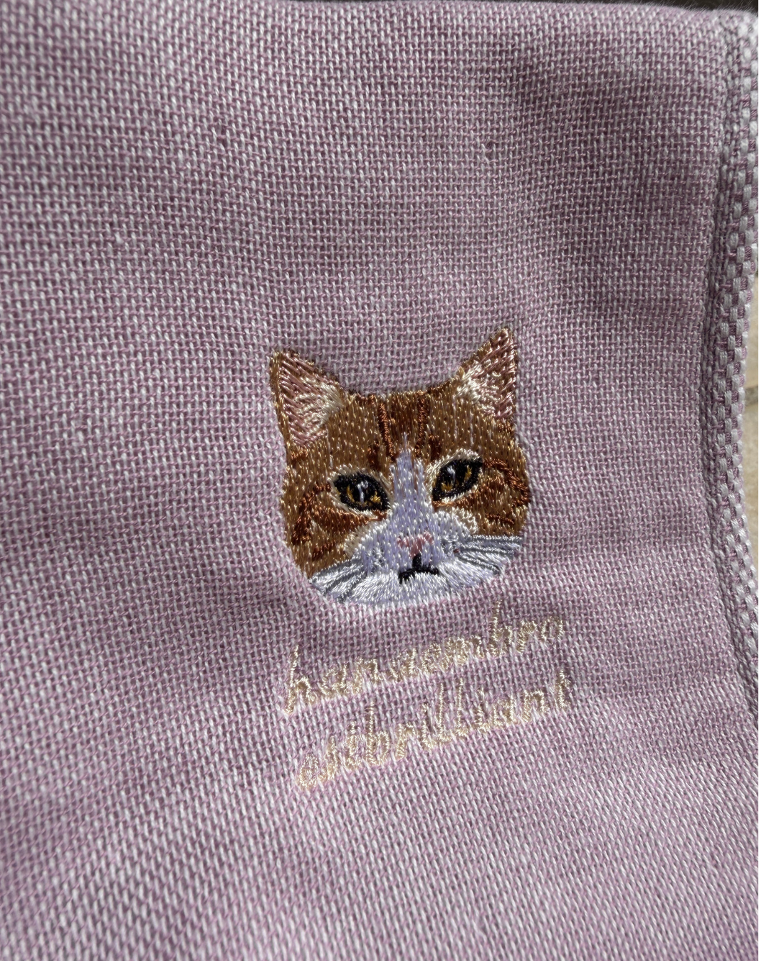 茶トラ猫の刺繡ハンカチ