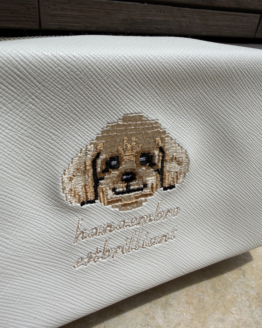 トイプードルの刺繡ポーチ
