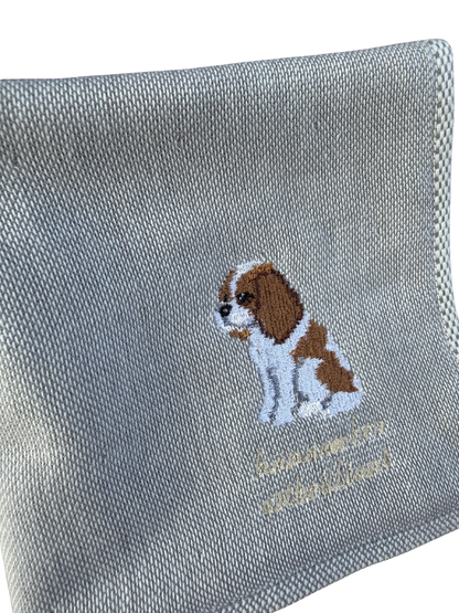 キャバリア《おすわり》の刺繡ハンカチ