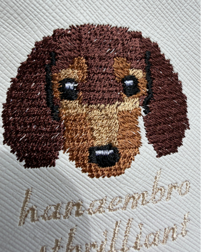 ダックスフンドの刺繡ポーチ