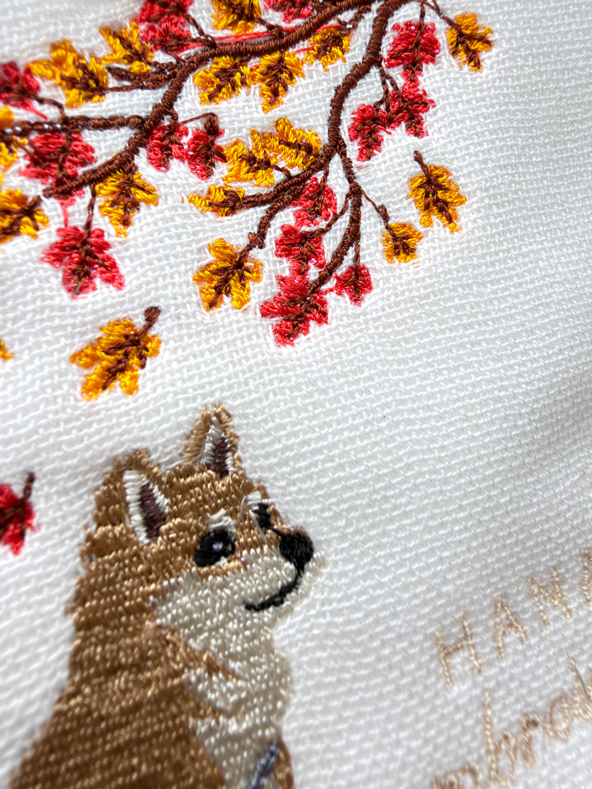 秋色のおすわり（柴犬の刺繍ハンカチ）