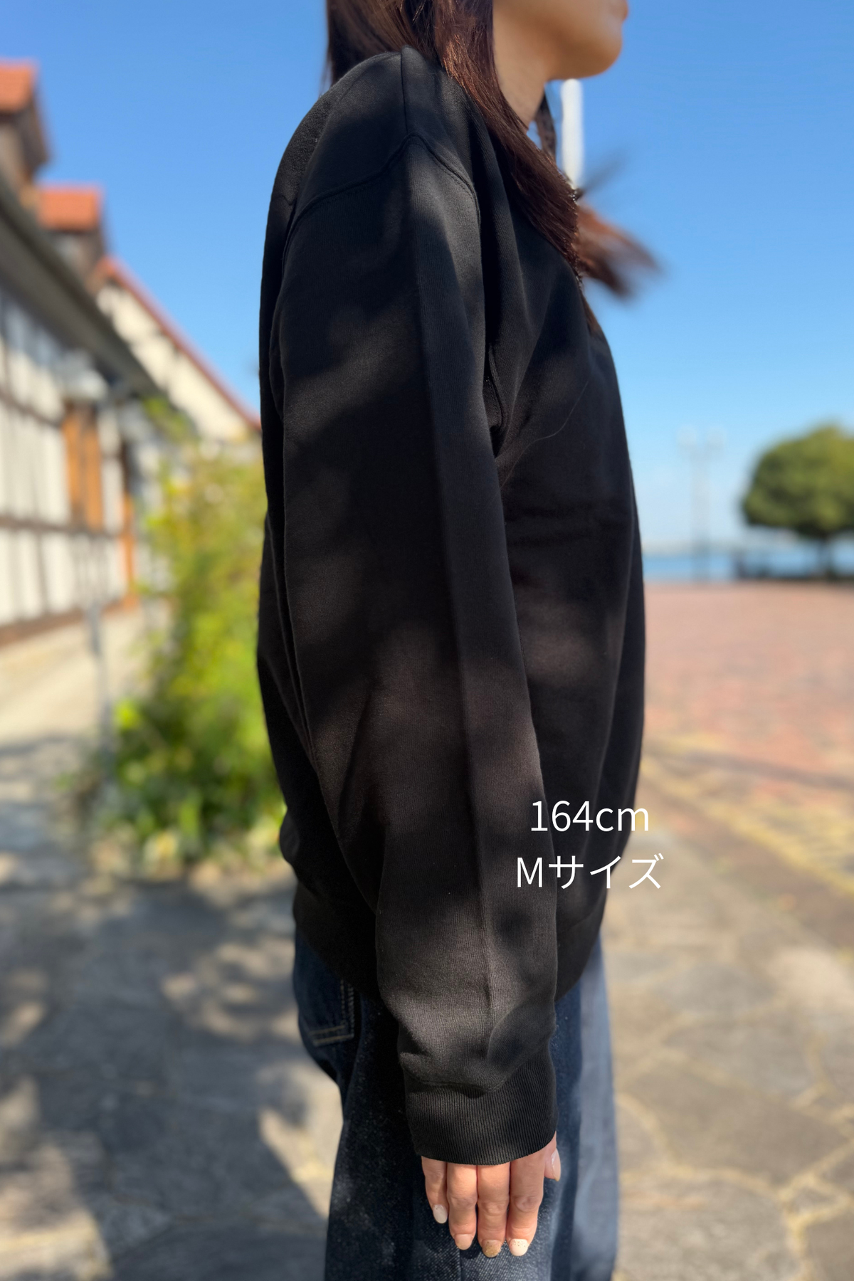 胸もとの、ちいさな相棒（マルチーズのワンポイントトレーナー）