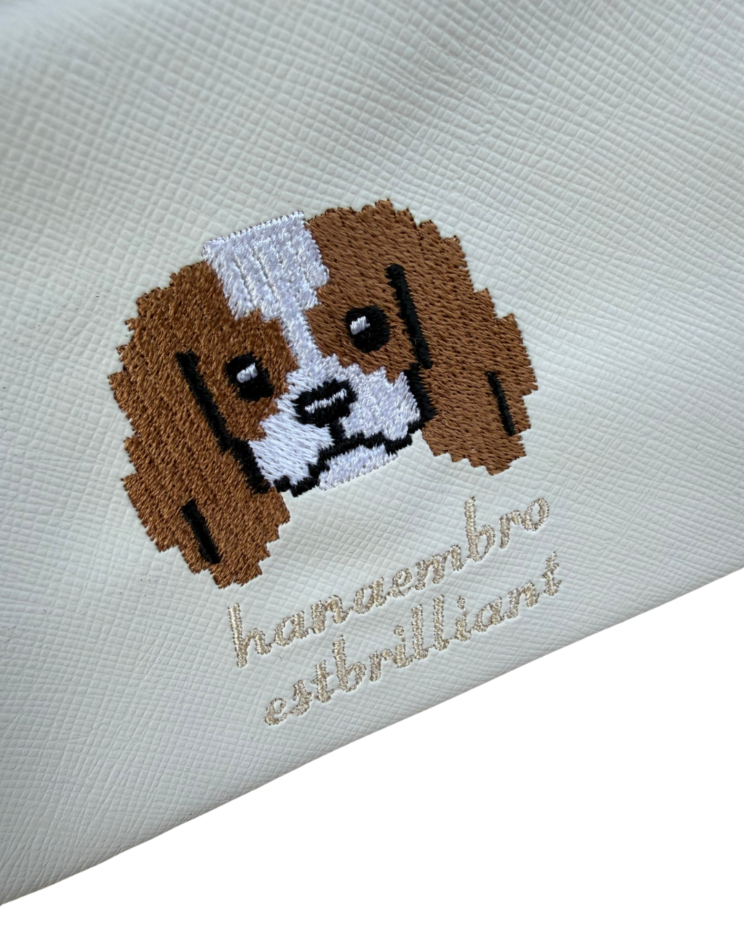 キャバリアの刺繍ポーチ