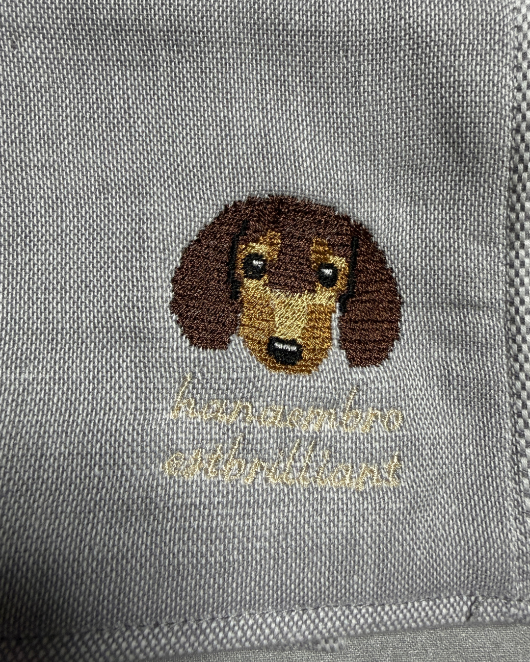 ダックスフンドの刺繡ハンカチ