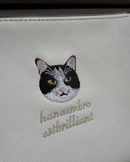 黒白猫の刺繡ポーチ