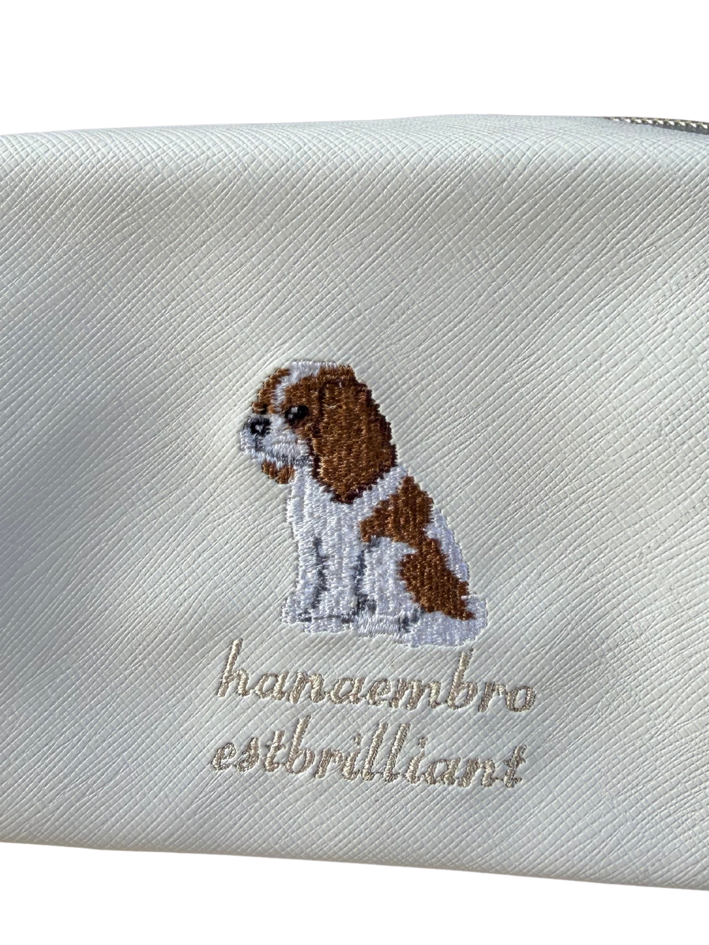 キャバリア《おすわり》の刺繡ポーチ