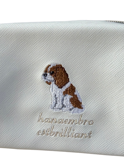 キャバリア《おすわり》の刺繡ポーチ