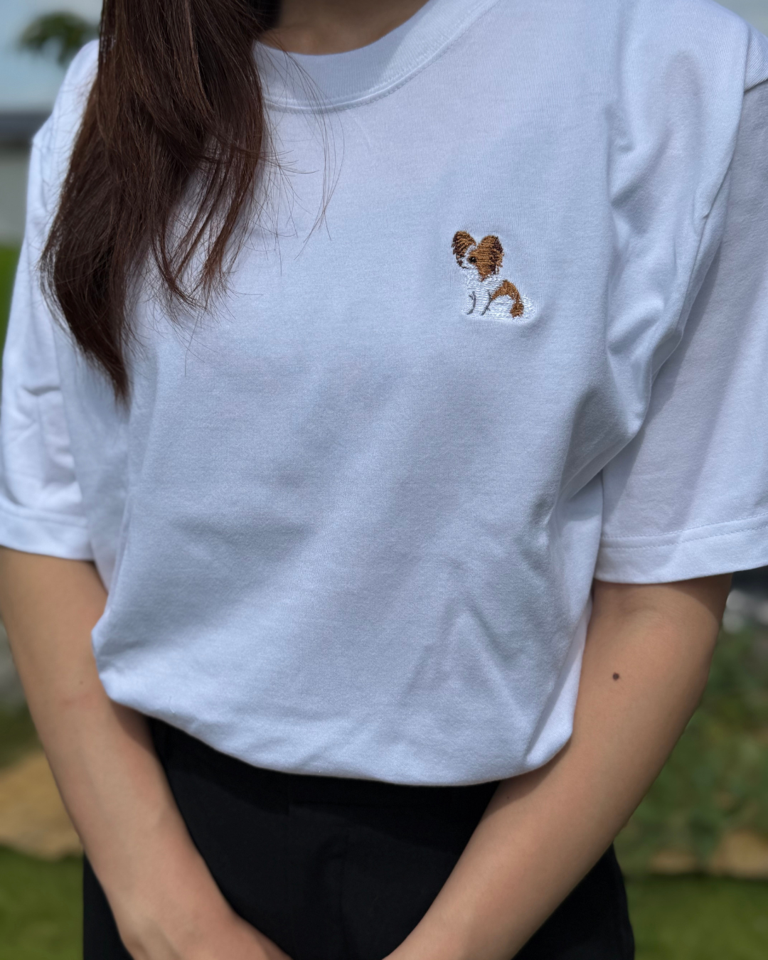 パピヨン《おすわり》刺繡Tシャツ