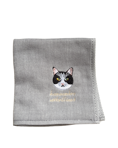 黒白(はちわれ)猫の刺繡ハンカチ