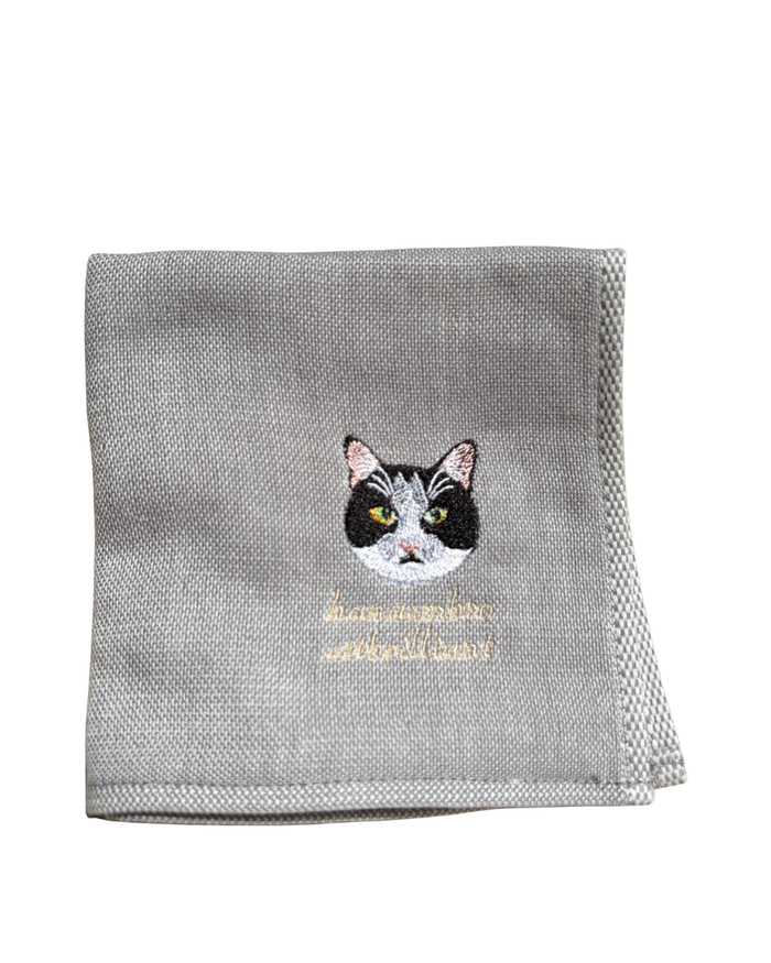 黒白(はちわれ)猫の刺繡ハンカチ