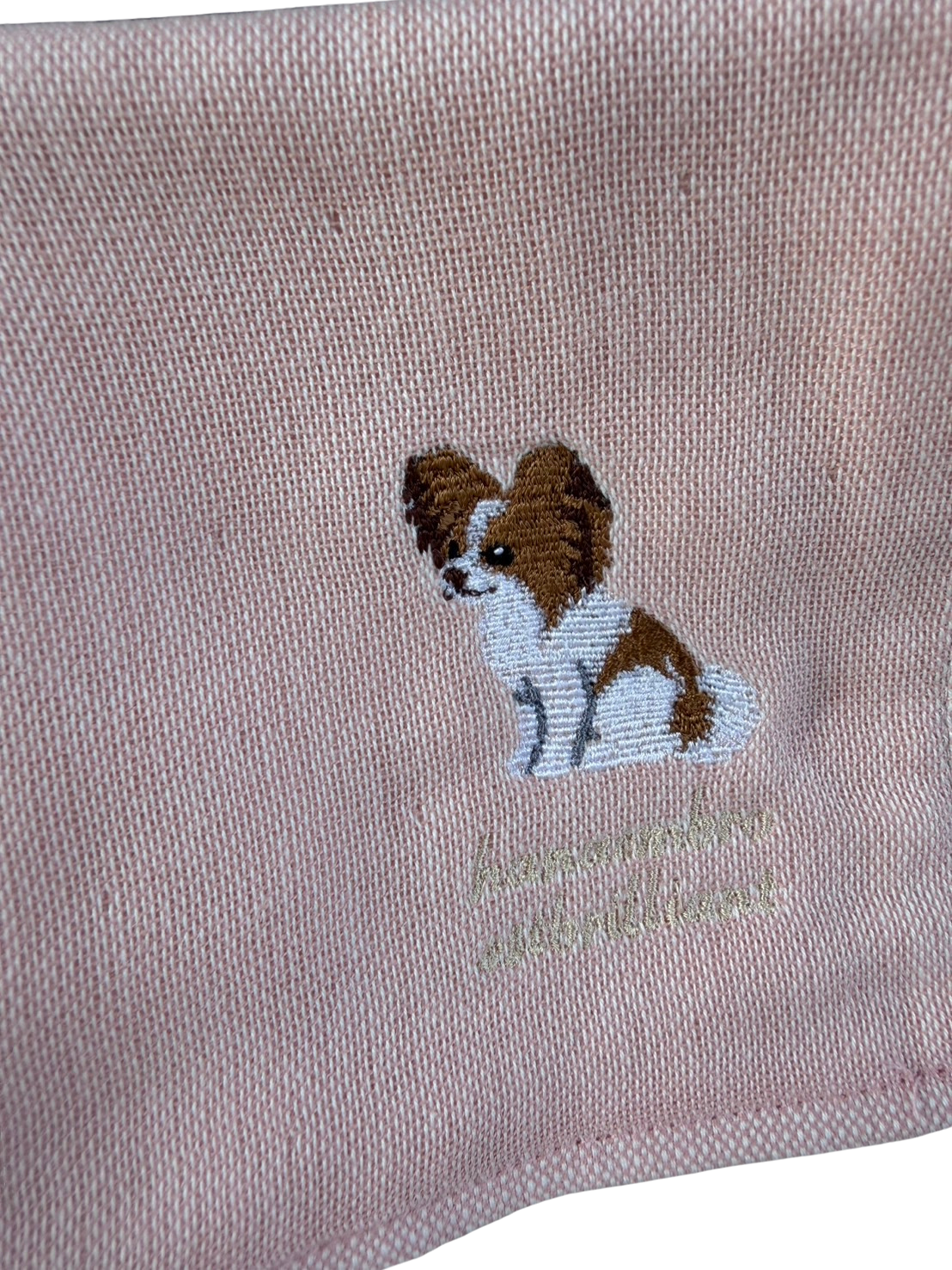 パピヨン《おすわり》の刺繡ハンカチ