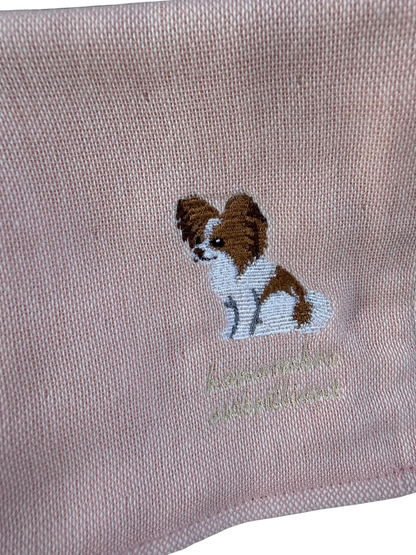 パピヨン《おすわり》の刺繡ハンカチ