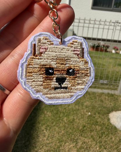 ポメラニアンの刺繡キーチャーム