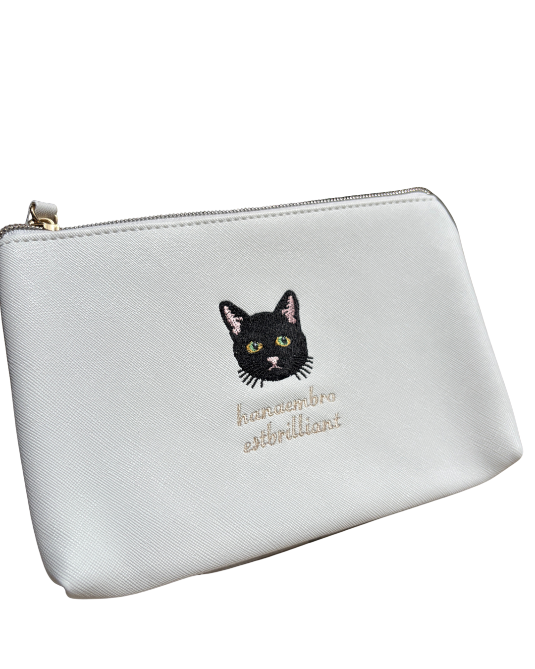 黒猫の刺繡ポーチ