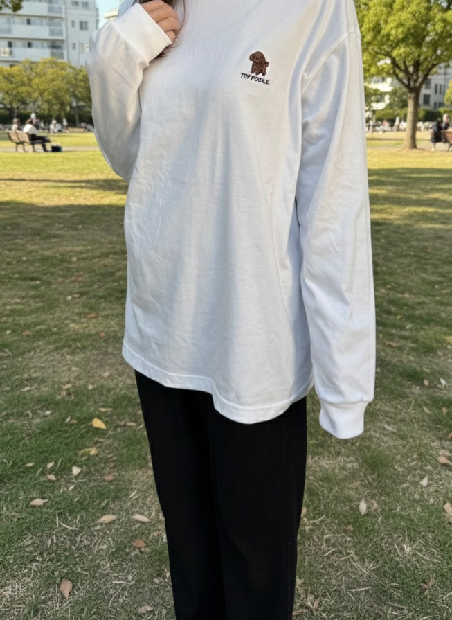 トイプードルのワンポイント刺繡ロングTシャツ (ブラウン)