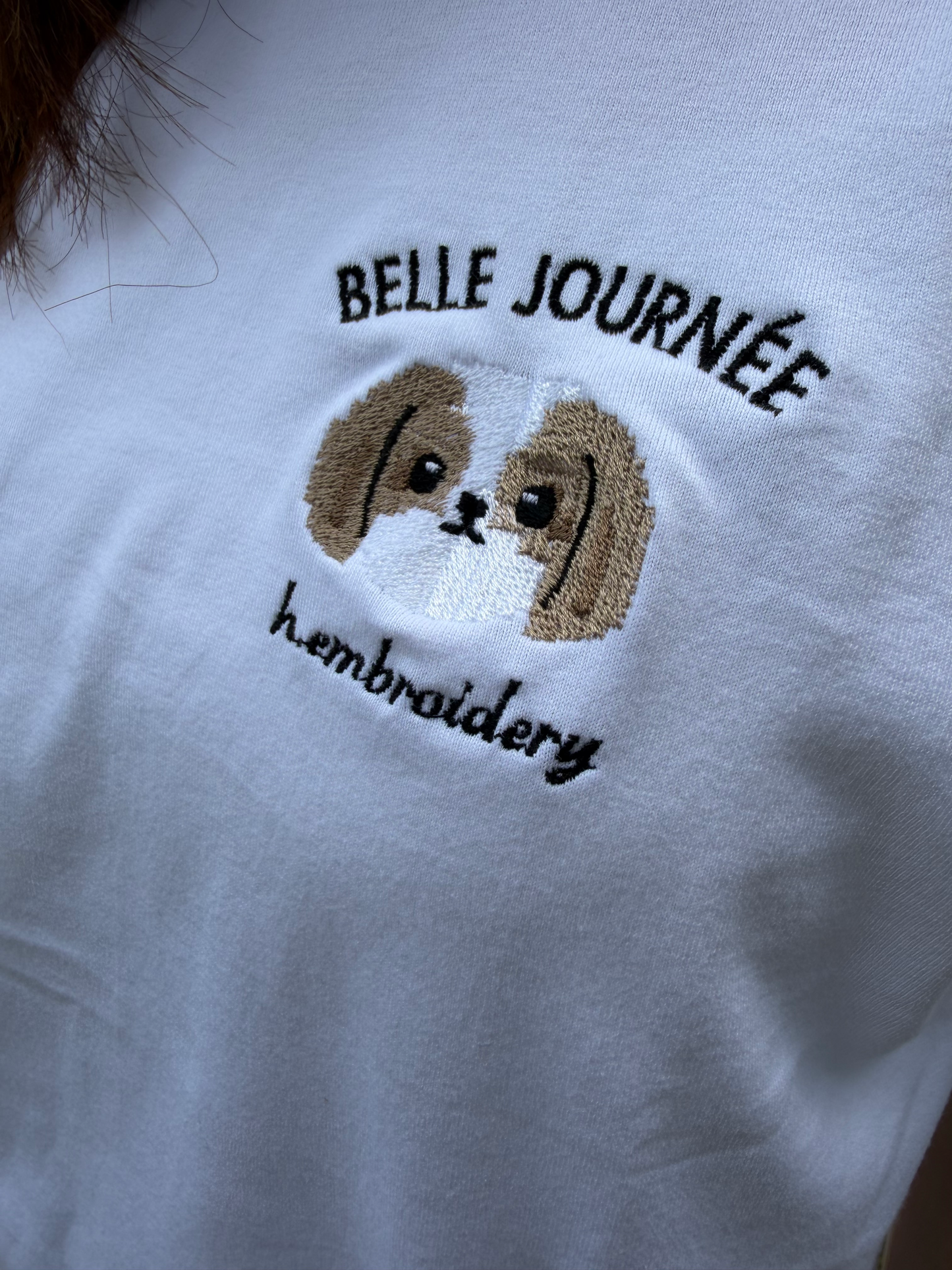 シーズーの刺繡Tシャツ