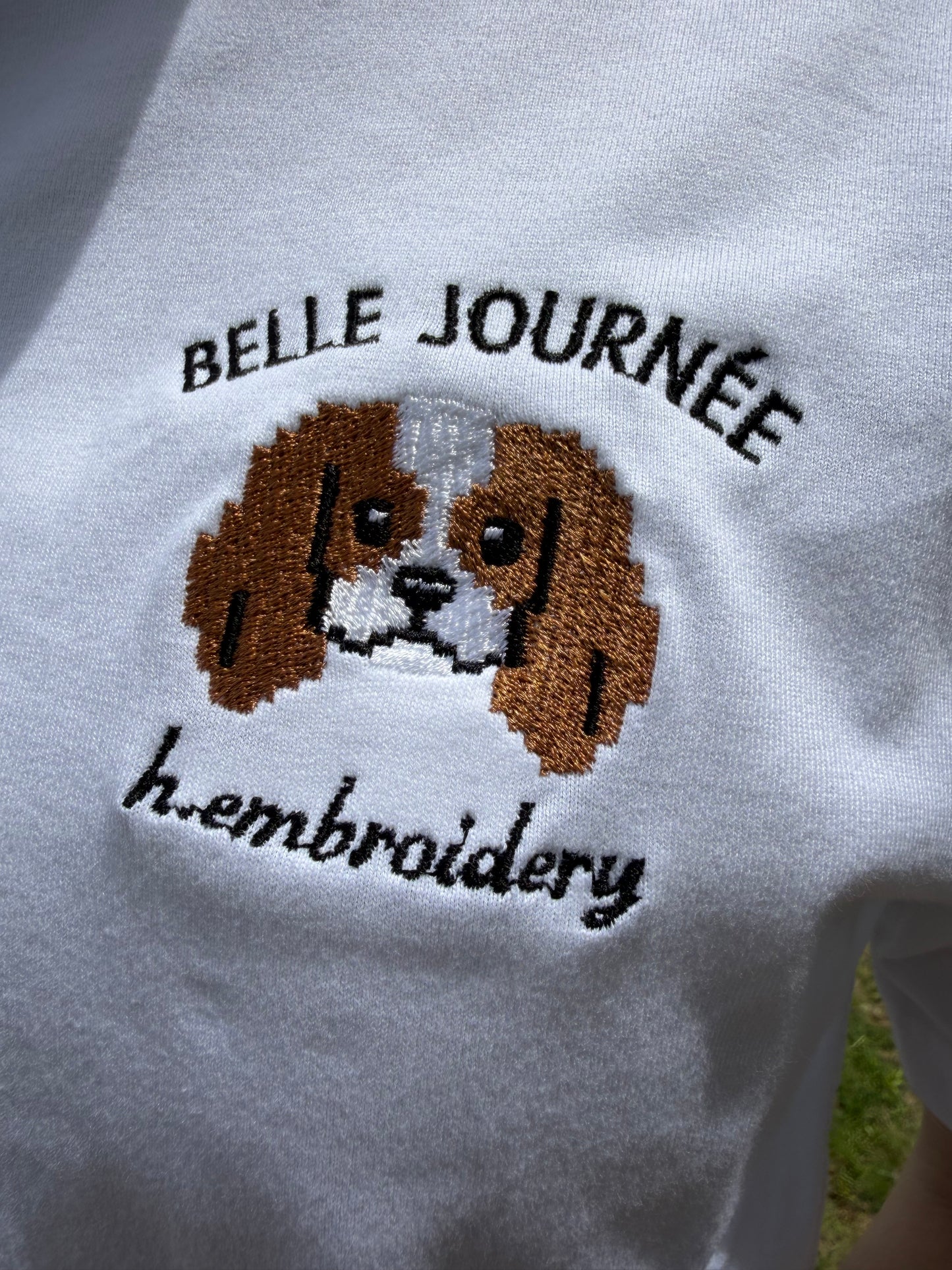 キャバリアの刺繡Tシャツ