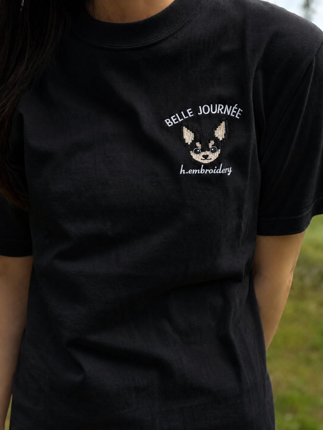 チワワの刺繡Tシャツ 着用イメージ