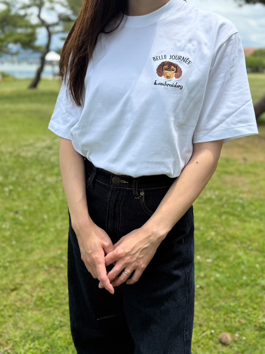 ダックスフンドの刺繡Tシャツ
