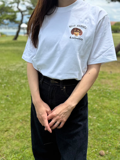 ダックスフンドの刺繡Tシャツ
