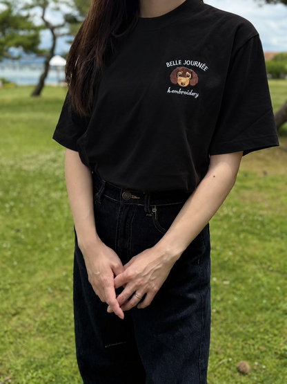 ダックスフンドの刺繡Tシャツ