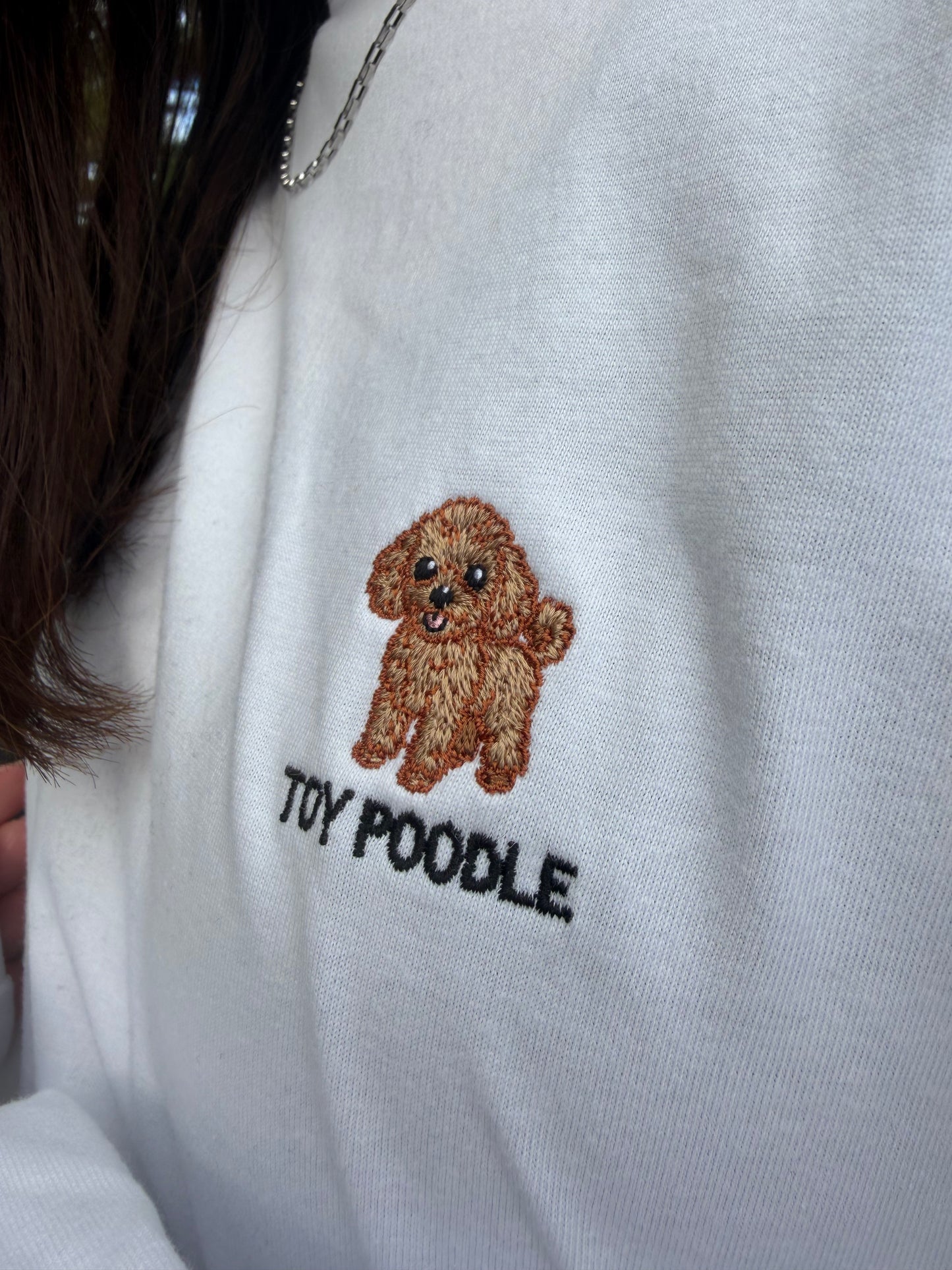 トイプードルのワンポイント刺繡ロングTシャツ (レッド)