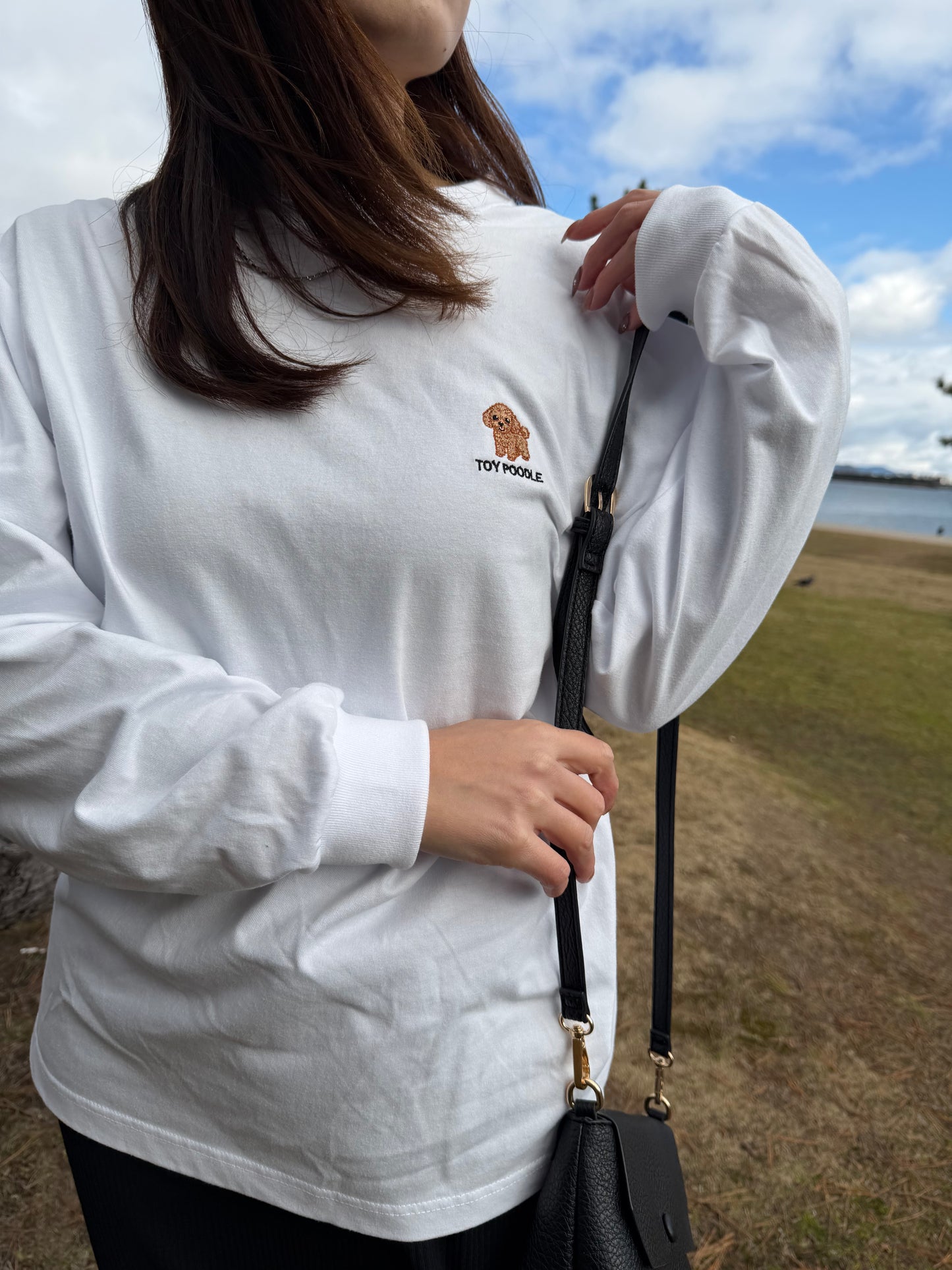 トイプードルのワンポイント刺繡ロングTシャツ (レッド)