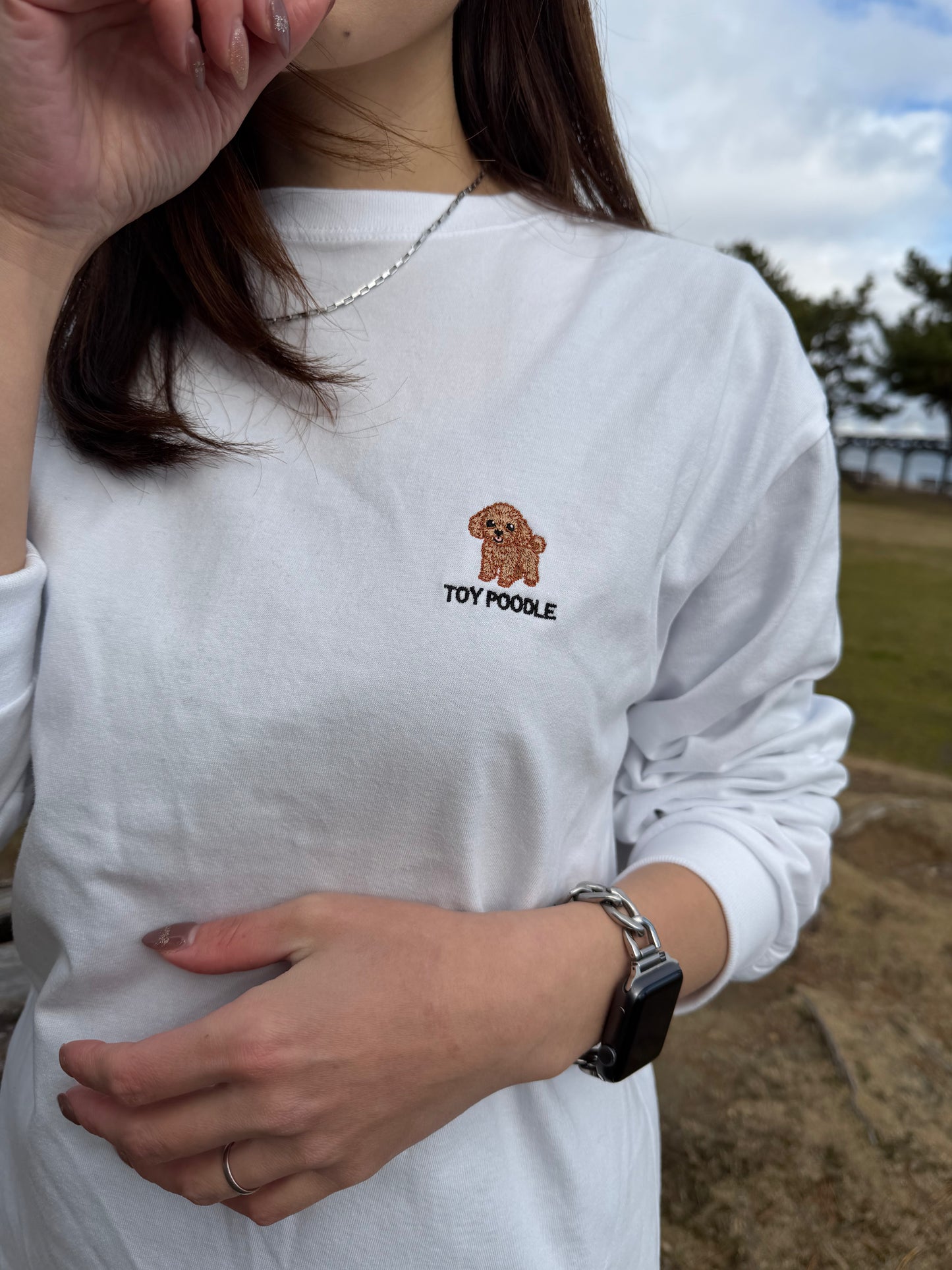 トイプードルのワンポイント刺繡ロングTシャツ (レッド)