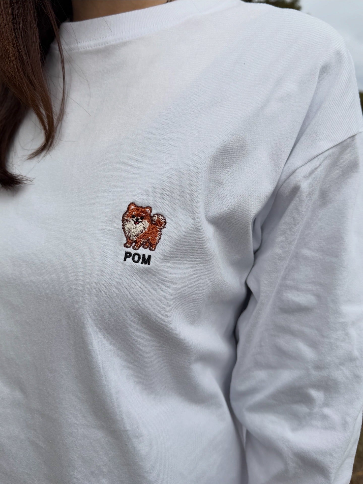 ポメラニアンのワンポイント刺繡ロングTシャツ(オレンジ)
