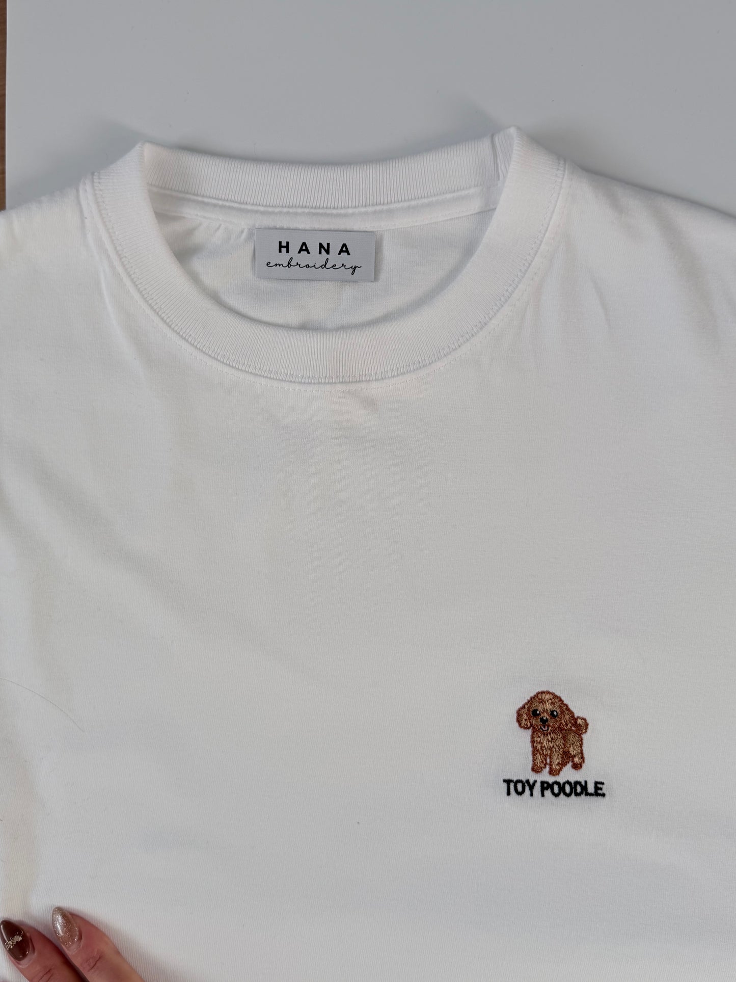 トイプードルのワンポイント刺繡ロングTシャツ (レッド)