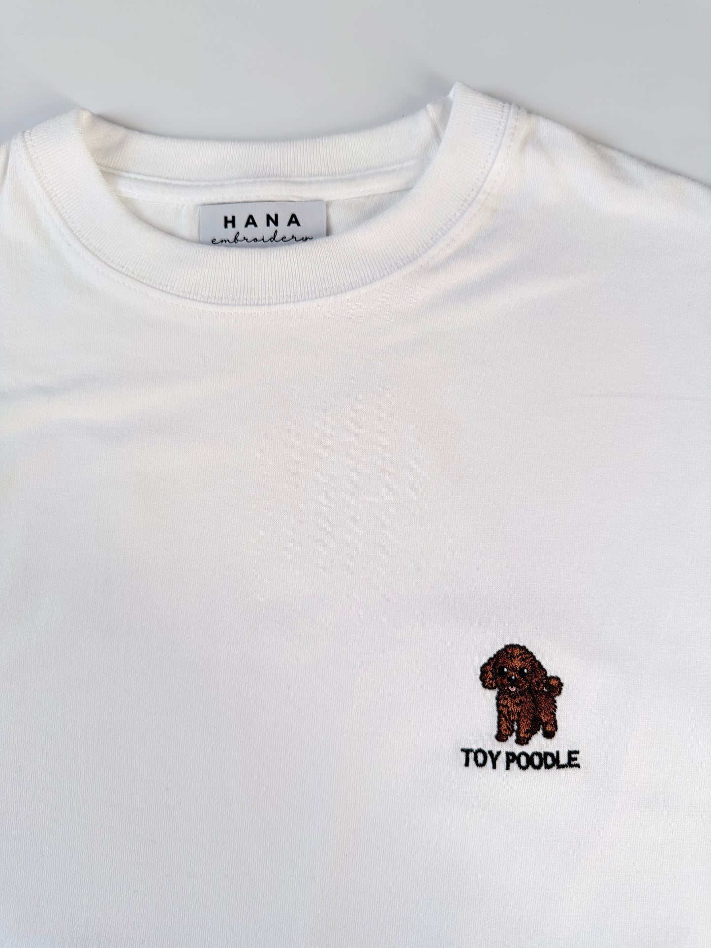 トイプードルのワンポイント刺繡ロングTシャツ (ブラウン)