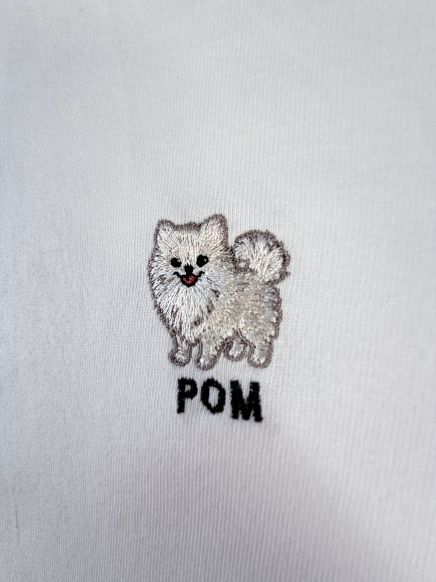 ポメラニアンのワンポイント刺繡ロングTシャツ(ホワイト)
