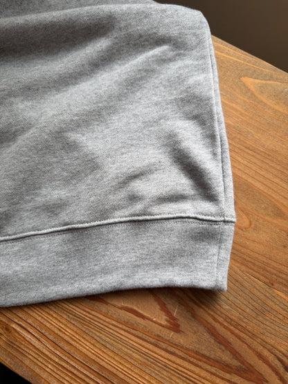 音楽を楽しむリスの刺繍スウェット