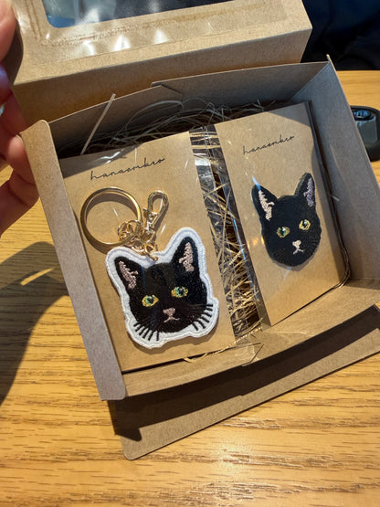 黒猫の刺繡キーチャーム