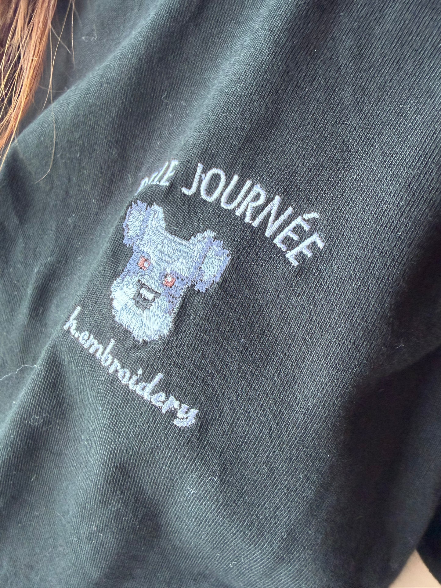 シュナウザーの刺繡Tシャツ