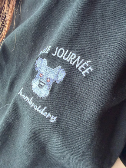 シュナウザーの刺繡Tシャツ