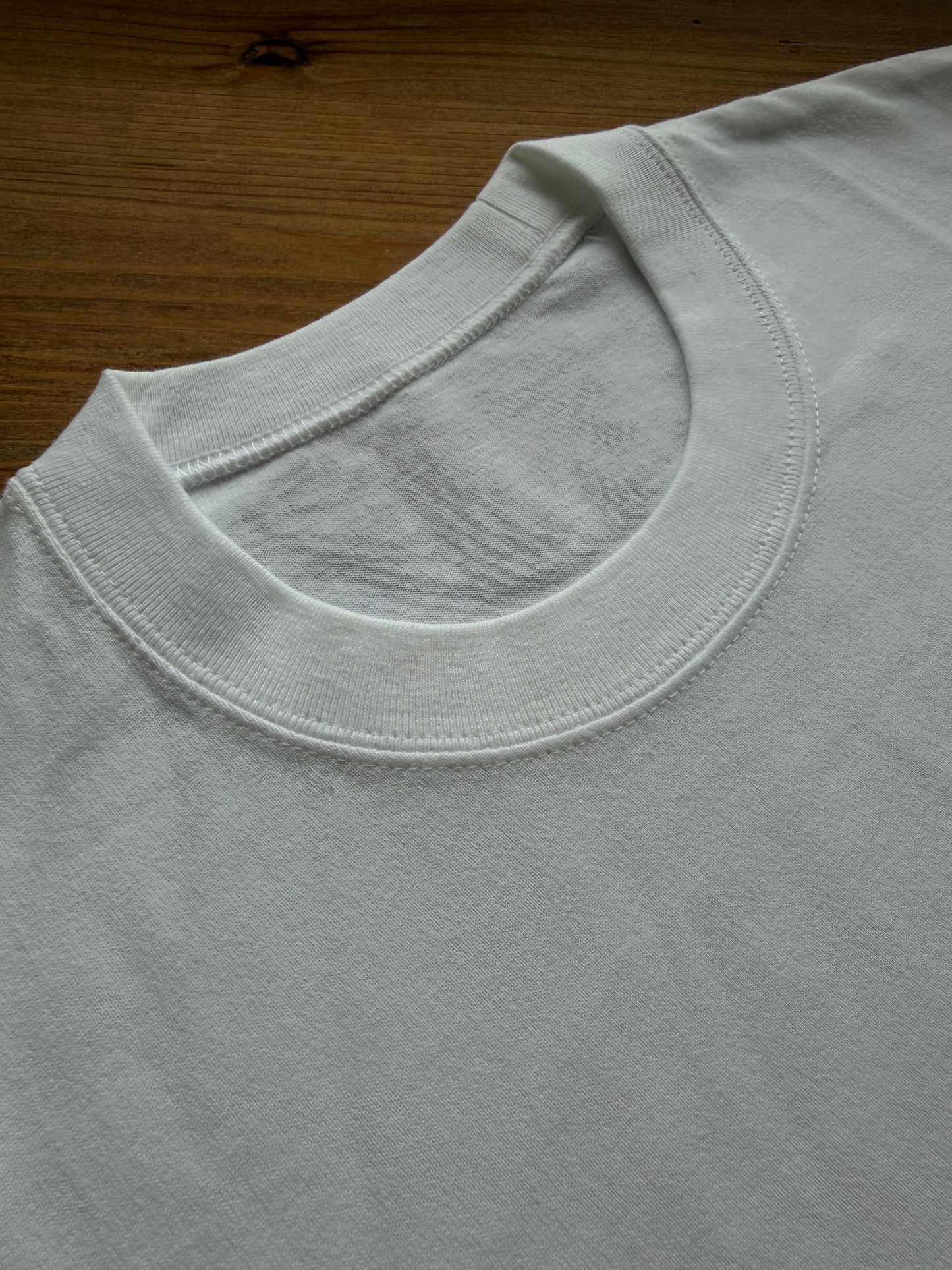柴犬の刺繡Tシャツ