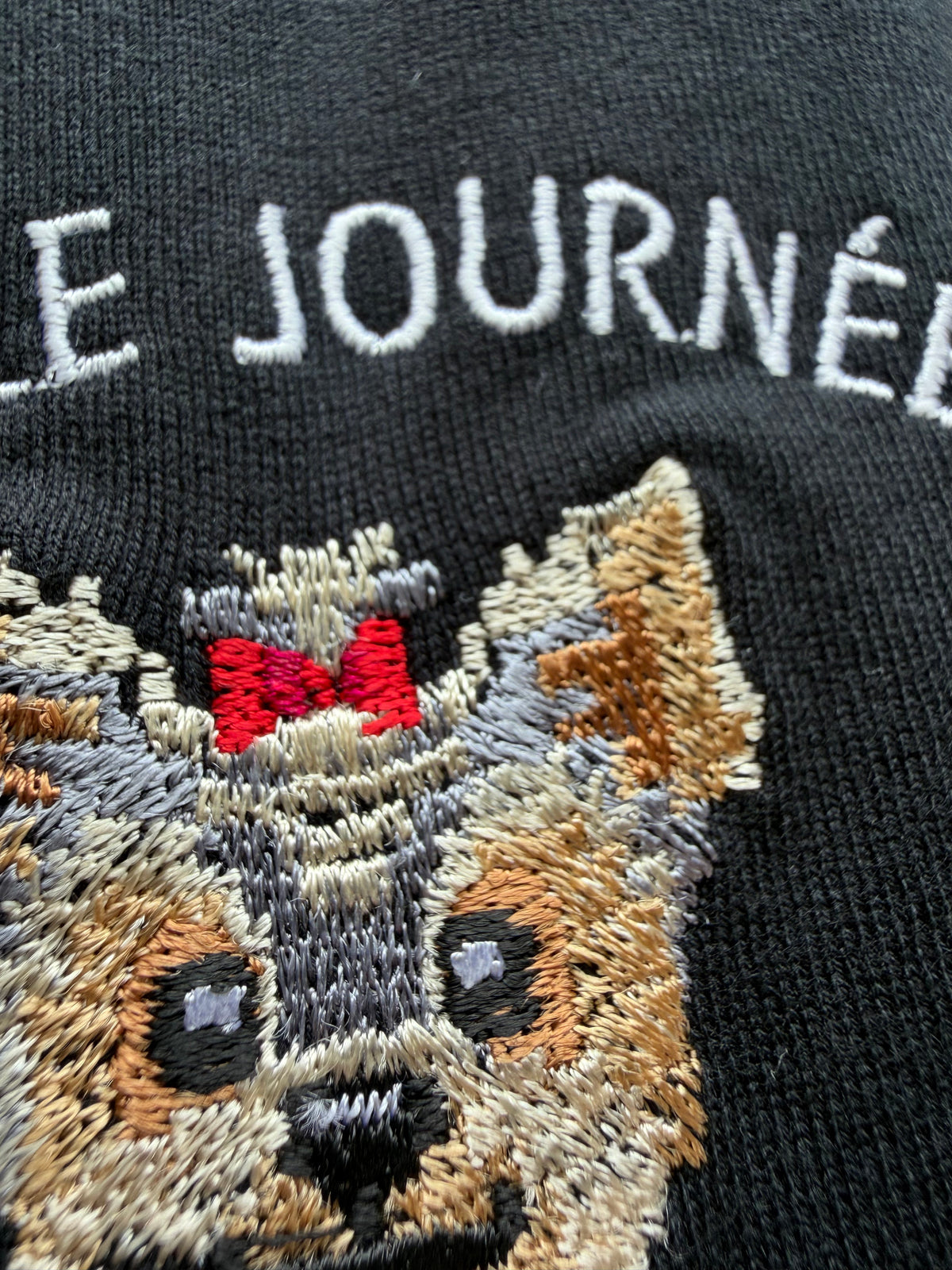 ヨークシャテリアの刺繡Tシャツ ホワイト