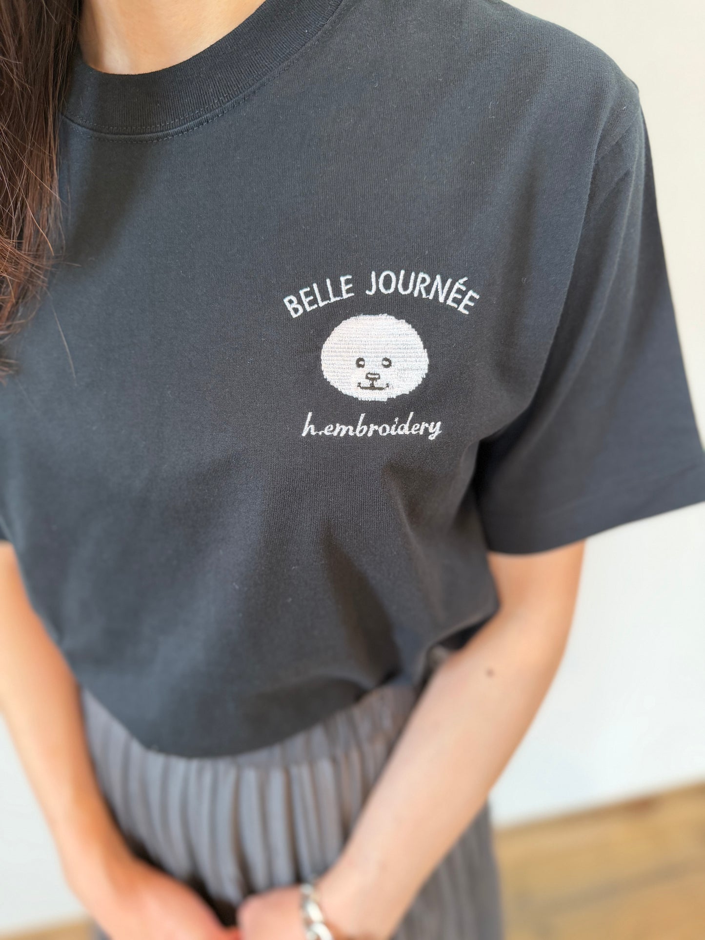 ビションフリーゼの刺繡Tシャツ