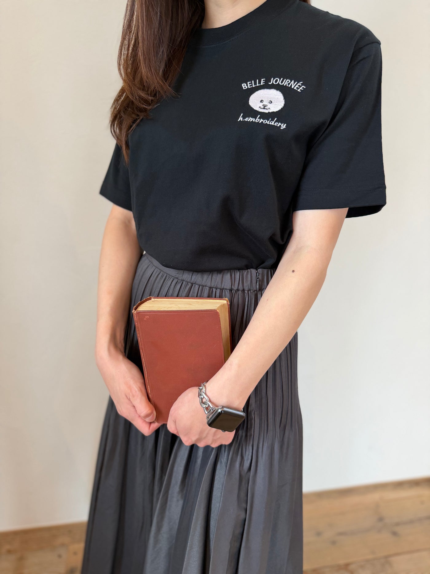 ビションフリーゼの刺繡Tシャツ ブラック