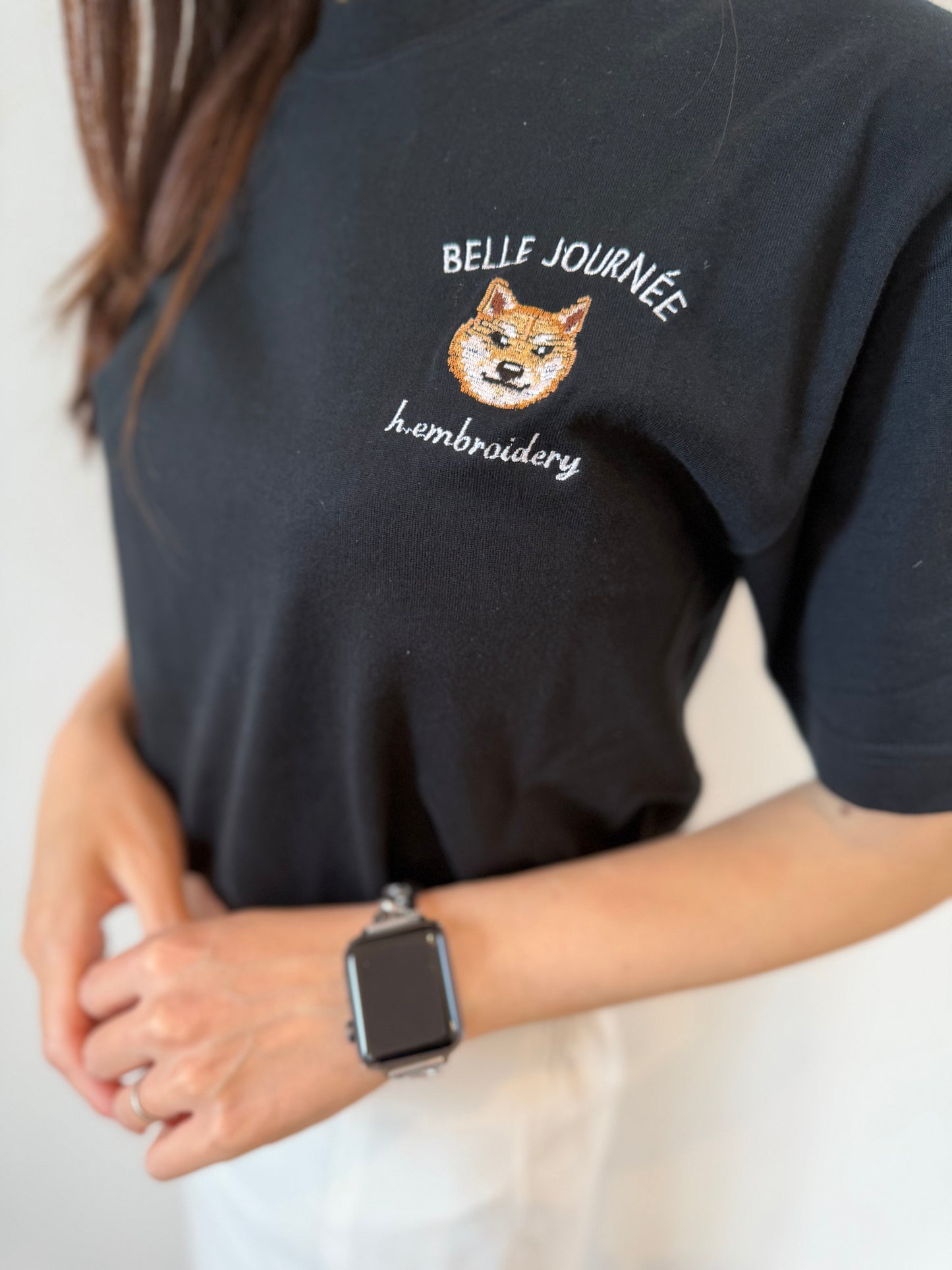柴犬の刺繡Tシャツ