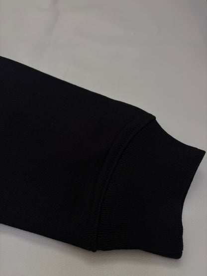 胸もとの、ちいさな相棒（マルチーズのワンポイントトレーナー）